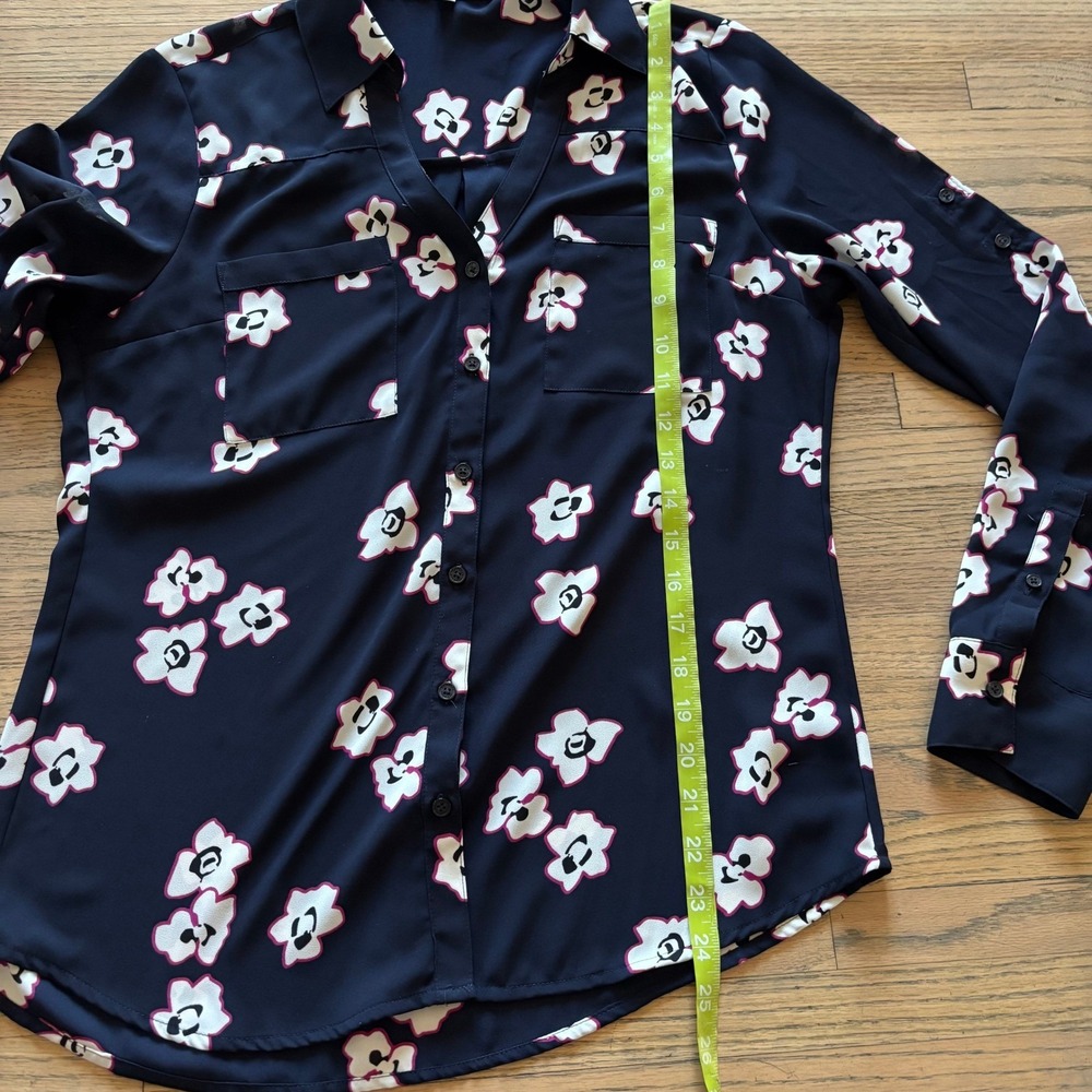 Express The Portofino Shirt Navy Blue Floral Roll Tab Sleeve Blouse Small - Picture 5 of 7